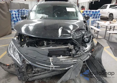 2017 Chrysler Pacifica Touring-L z USA, uszkodzony, nr VIN 2C4RC1BG6HR514368